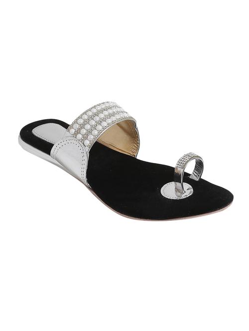 silver one toe kolhapuri - 14904928 - Very Small Image - 1