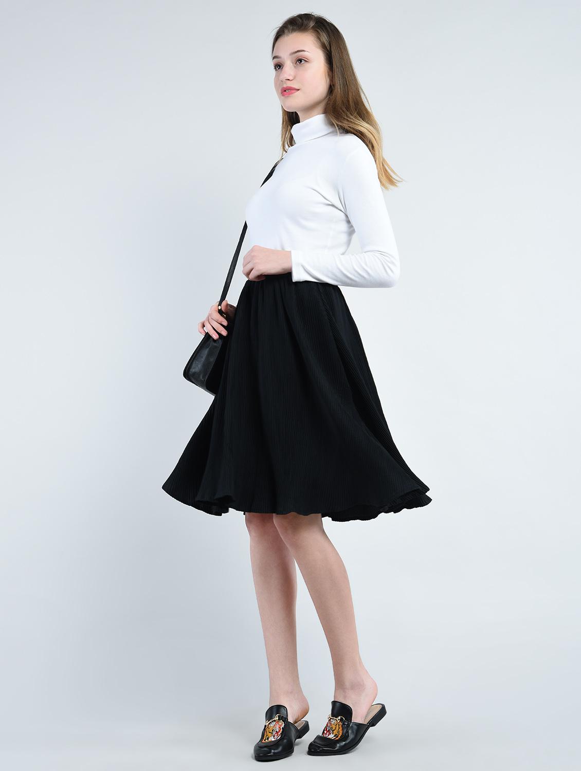 solid black crepe flared skirt - 14930636 - Zoom Image - 4
