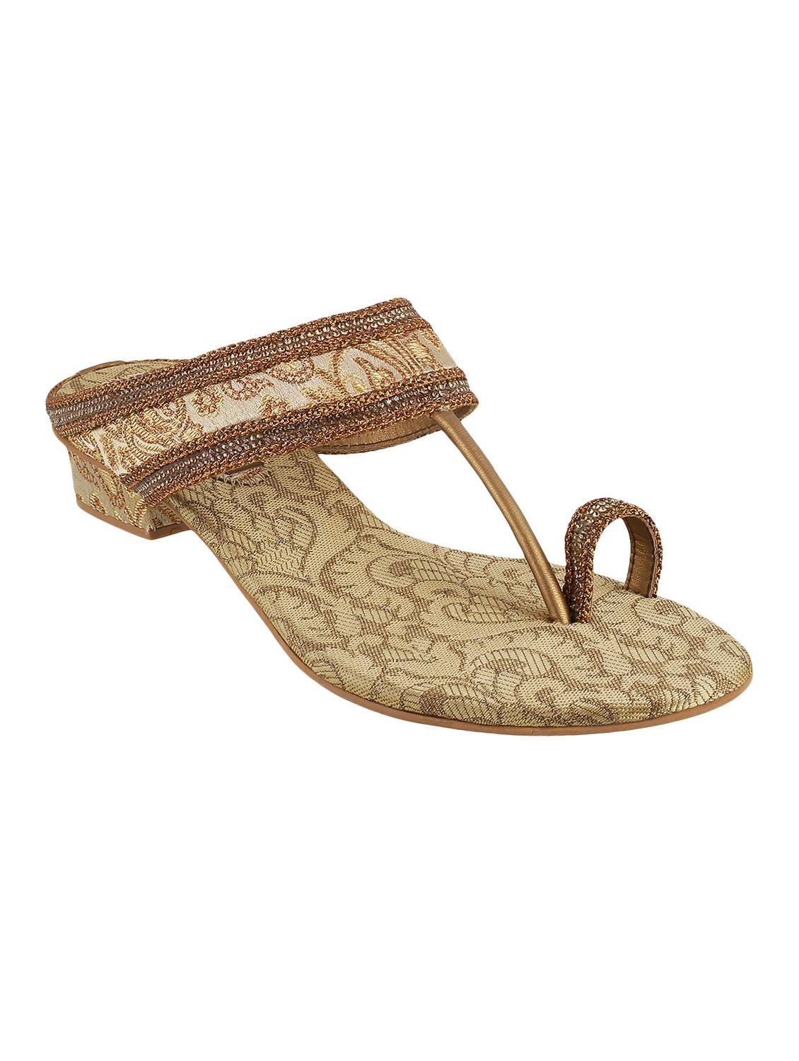 gold one toe sandal - 14949385 - Zoom Image - 1