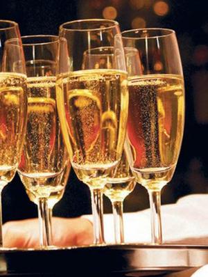 set of 6 classic wine glass - 14965465 - Standard Image - 2