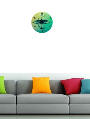 round shape analog wall clock - 14985427 - Standard Image - 2
