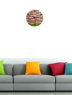 round shape analog wall clock - 14985468 - Standard Image - 2