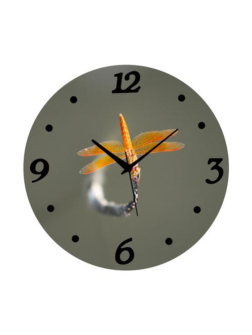 round shape analog wall clock - 14985503 - Standard Image - 1