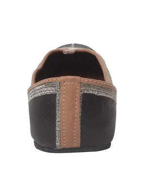 black slip on jutis - 15008522 - Standard Image - 3