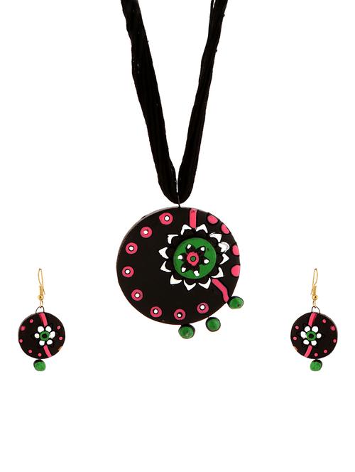 black wood necklaces and earring - 15009809 - Standard Image - 1