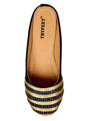 black slip on jutis - 15016411 - Standard Image - 4
