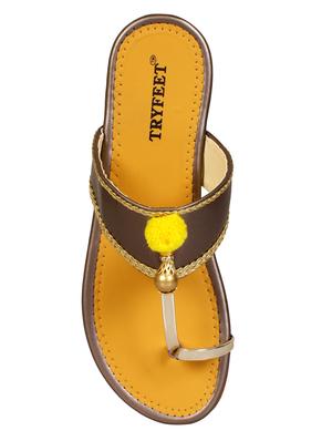 metallic one toe kolhapuri - 15016429 - Standard Image - 4