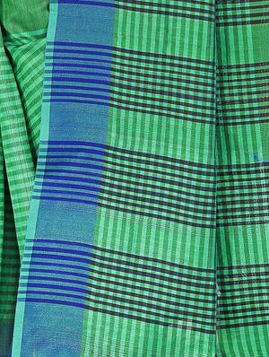 green silk blend woven saree with blouse - 15086094 - Standard Image - 3