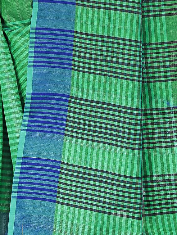 green silk blend woven saree with blouse - 15086094 - Zoom Image - 3