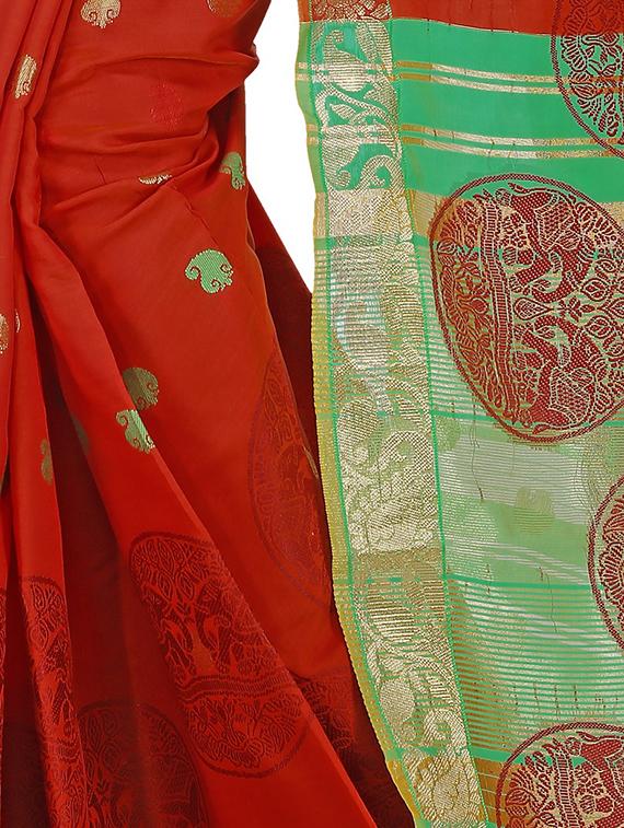 red silk blend woven saree with blouse - 15086248 - Zoom Image - 3