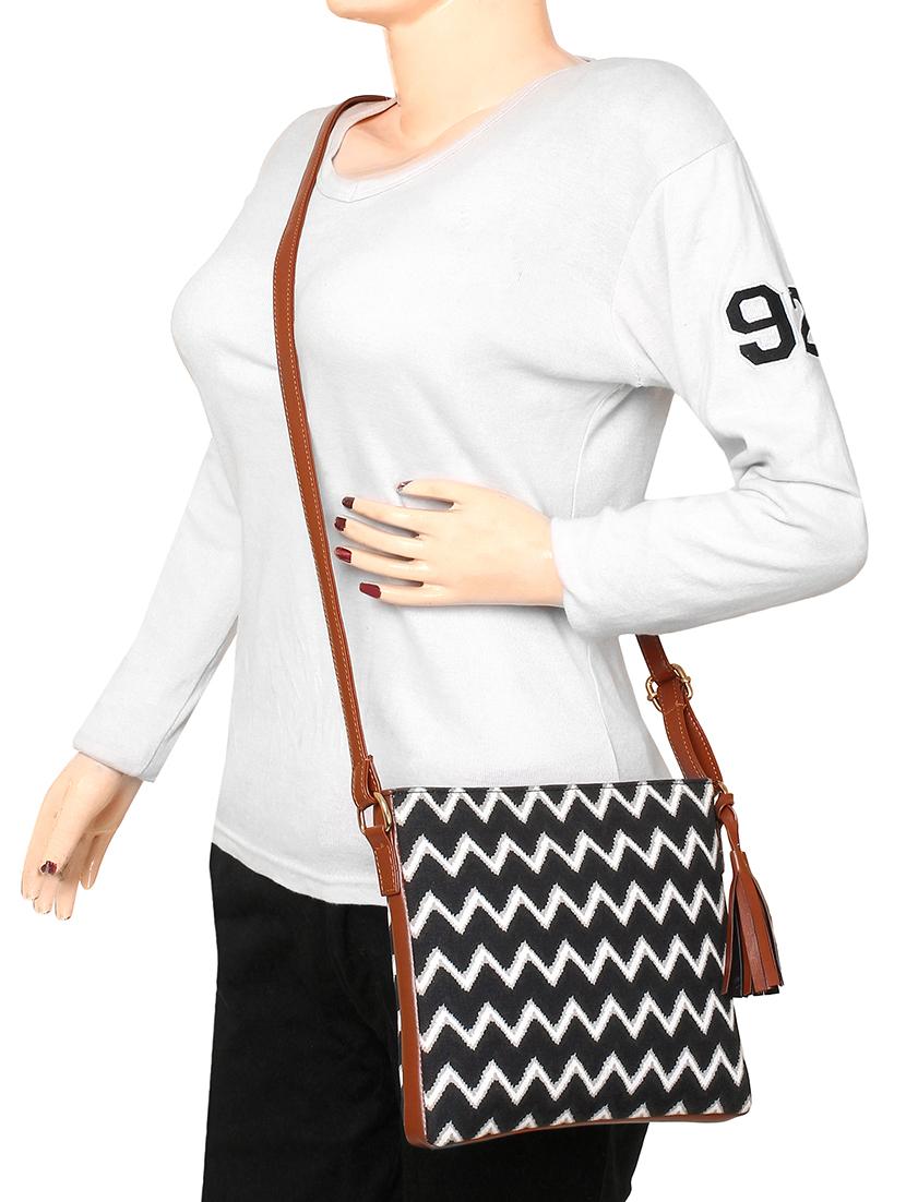 black canvas printed sling bag - 15197023 - Zoom Image - 4