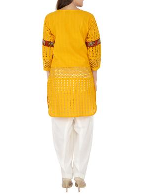 mustard cotton straight kurta - 15221184 - Standard Image - 3