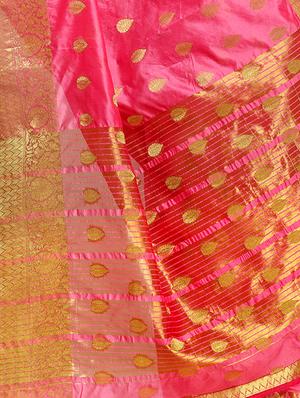 pink silk blend banarasi saree with blouse - 15225825 - Standard Image - 5