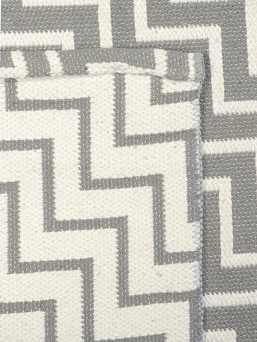 100% cotton unique design handloom made soft reversible multi purpose rugs for regular use. size is 90x150 cm - 15235378 - Zoom Image - 4