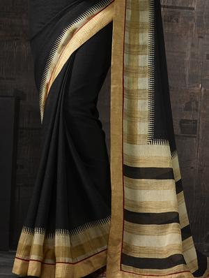 black cotton bordered saree with blouse - 15235521 - Standard Image - 2