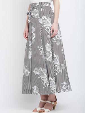black printed crepe flared skirt - 15300325 - Standard Image - 2