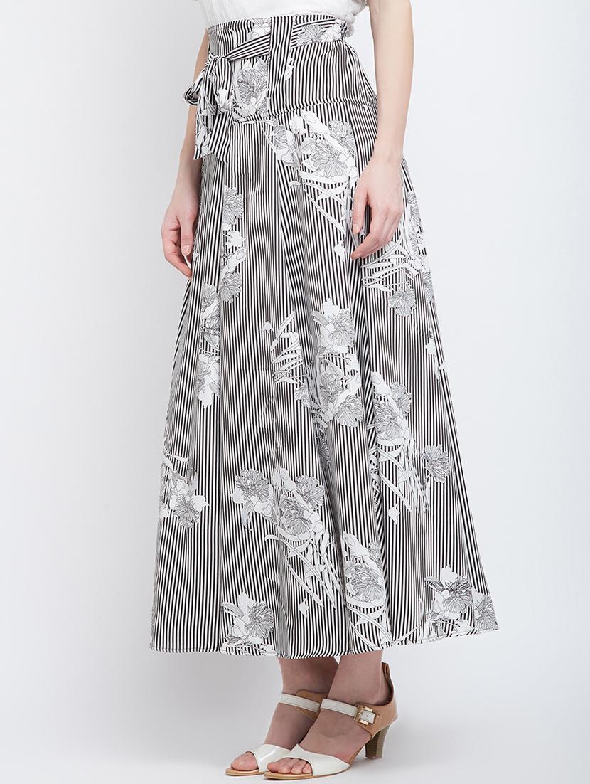 black printed crepe flared skirt - 15300325 - Zoom Image - 2