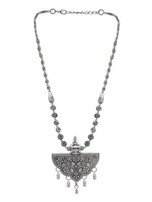 tribal necklace - 15323267 - Standard Image - 2