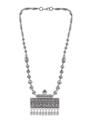 tribal necklace - 15323270 - Standard Image - 2