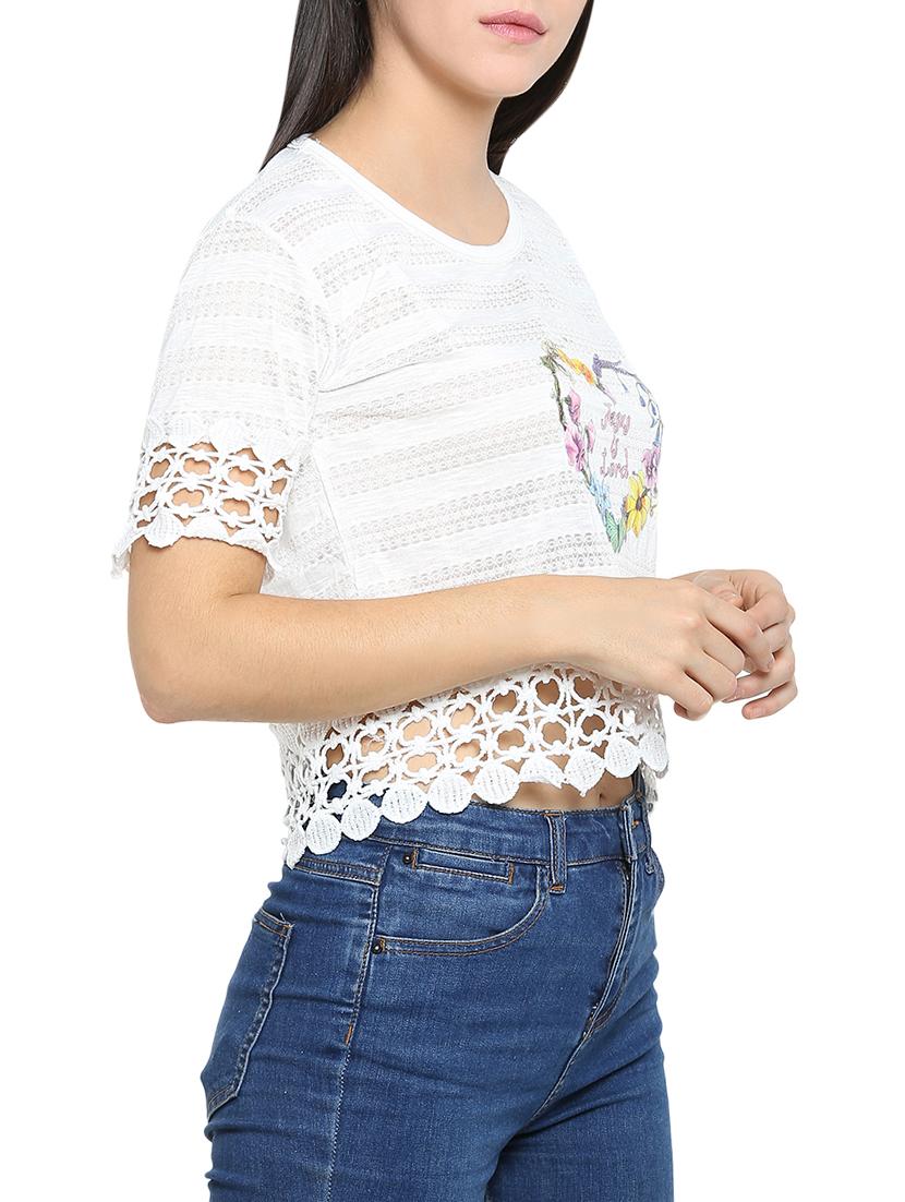 crochet detail graphic print top - 15336026 - Zoom Image - 2