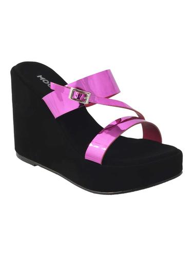 pink slip on wedge - 15339859 - Very Small Image - 1