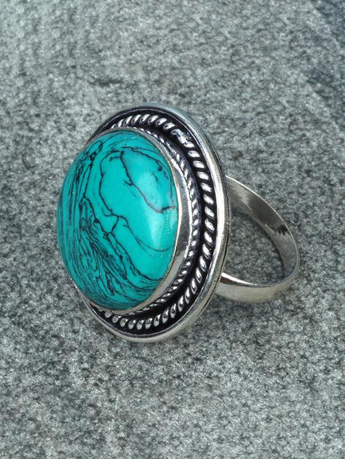 green brass hand ring - 15351096 - Standard Image - 1
