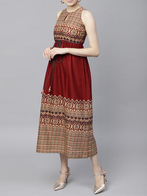printed key hole neck belted dress - 15413425 - Very Small Image - 1
