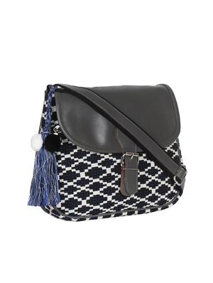 black leatherette (pu) regular sling bag - 15421008 - Standard Image - 4