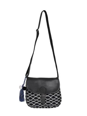 black leatherette (pu) regular sling bag - 15421008 - Standard Image - 5