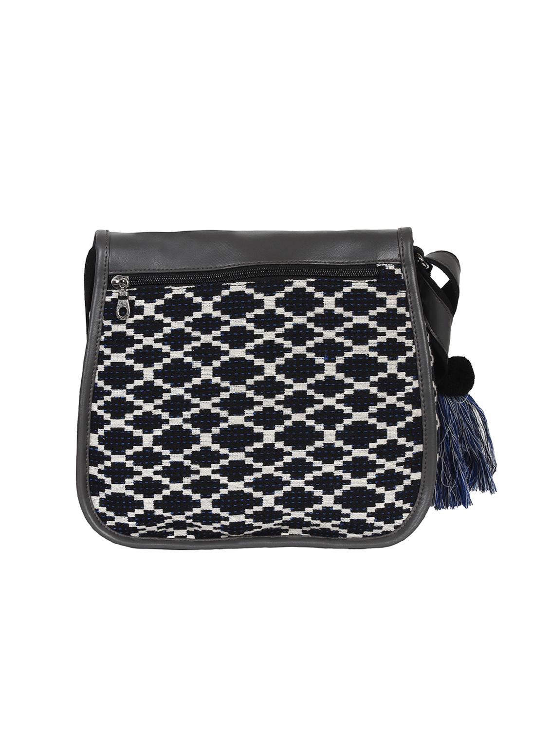 black leatherette (pu) regular sling bag - 15421008 - Zoom Image - 2