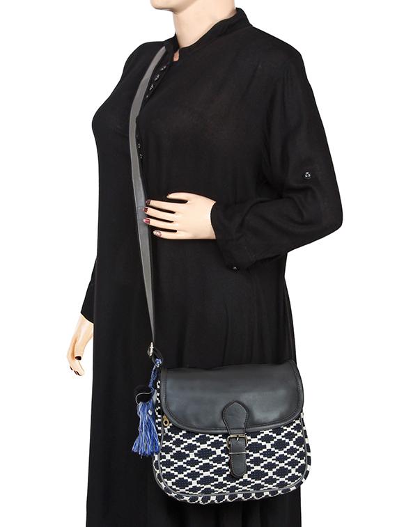black leatherette (pu) regular sling bag - 15421008 - Zoom Image - 6