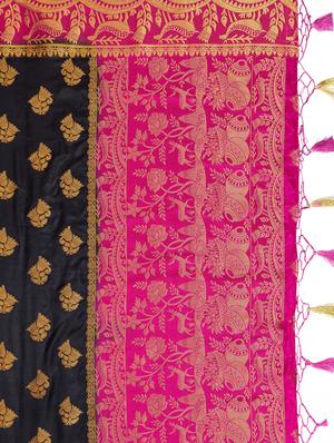contrast pallu floral kanjivaram saree with blouse - 15464246 - Standard Image - 3