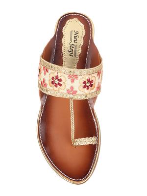 beige one toe ethnic kolhapuris - 15472067 - Standard Image - 3