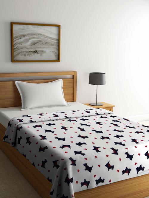 white cotton blanket - 15481811 - Standard Image - 1