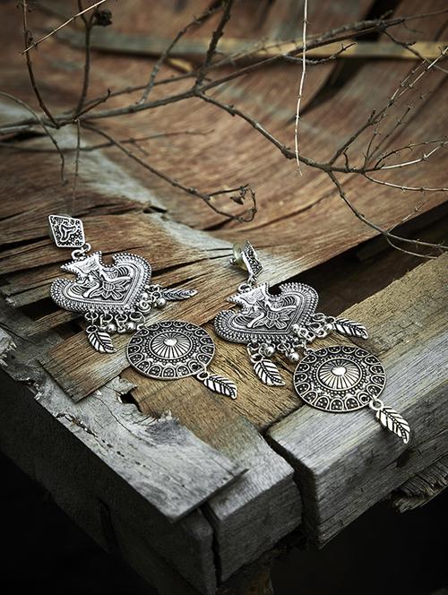 silver metal jewellery - 15485391 - Standard Image - 1