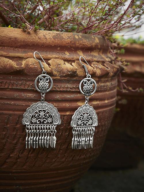 silver metal jewellery - 15485392 - Standard Image - 1