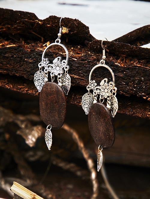 brown metal jewellery - 15485399 - Standard Image - 1