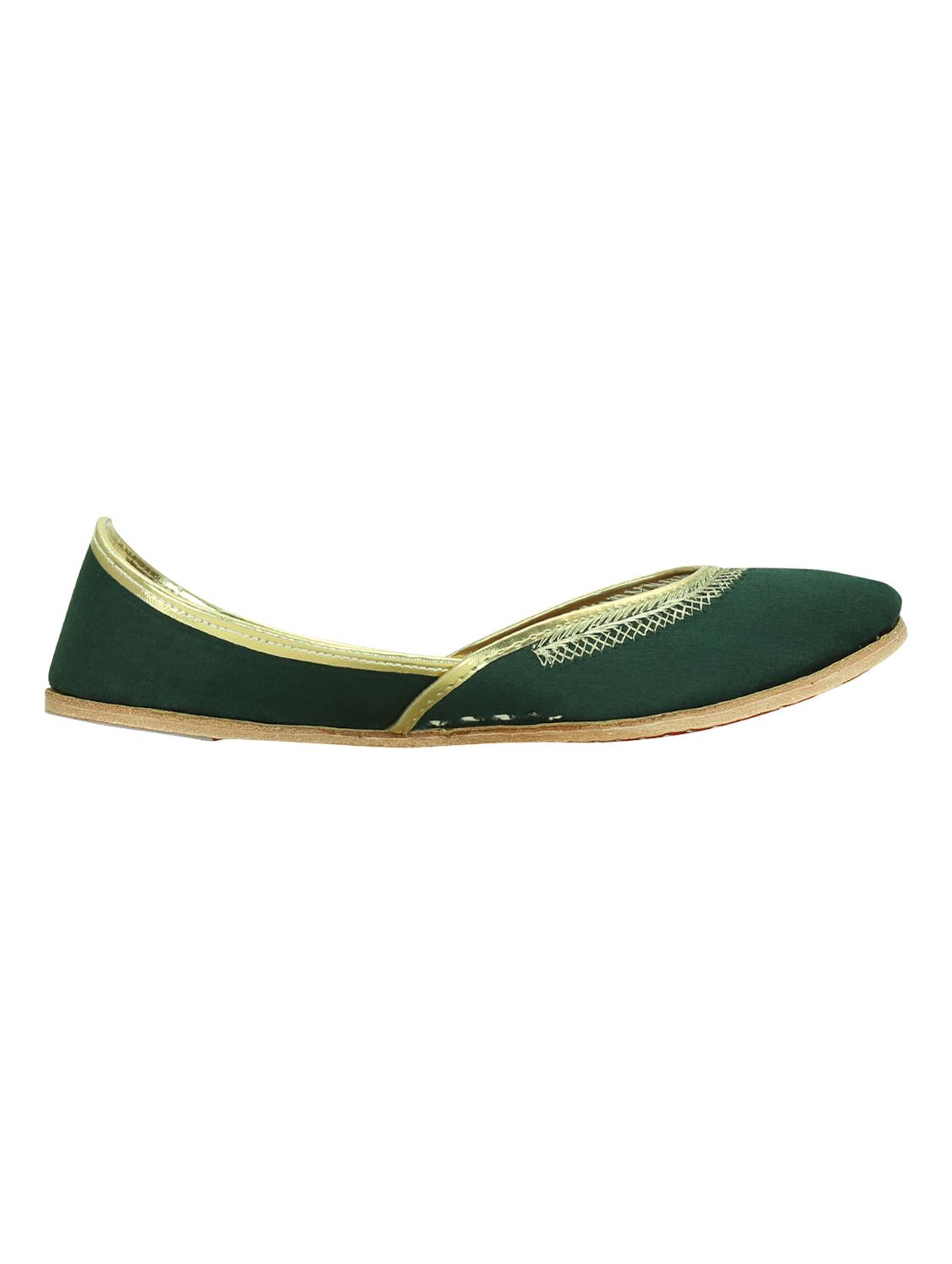 green slip on jutis - 15507611 - Zoom Image - 2