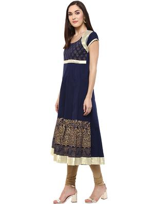 brocade yoke foil print kurta - 15523852 - Standard Image - 2