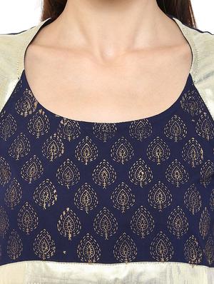 brocade yoke foil print kurta - 15523852 - Standard Image - 4