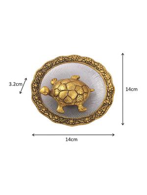 tortiose on glass plate gold plated in metal by handicrafts paradise - 15559029 - Standard Image - 2