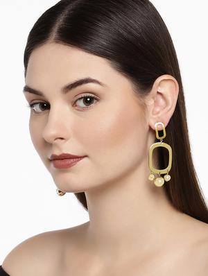 gold metal jewellery - 15627674 - Standard Image - 1
