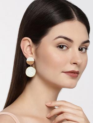 gold metal jewellery - 15627684 - Standard Image - 1