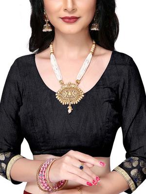 silver bordered printed saree with blouse - 15628264 - Standard Image - 2