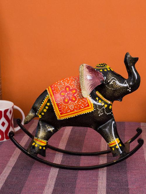 decorative statue - 15645116 - Standard Image - 1