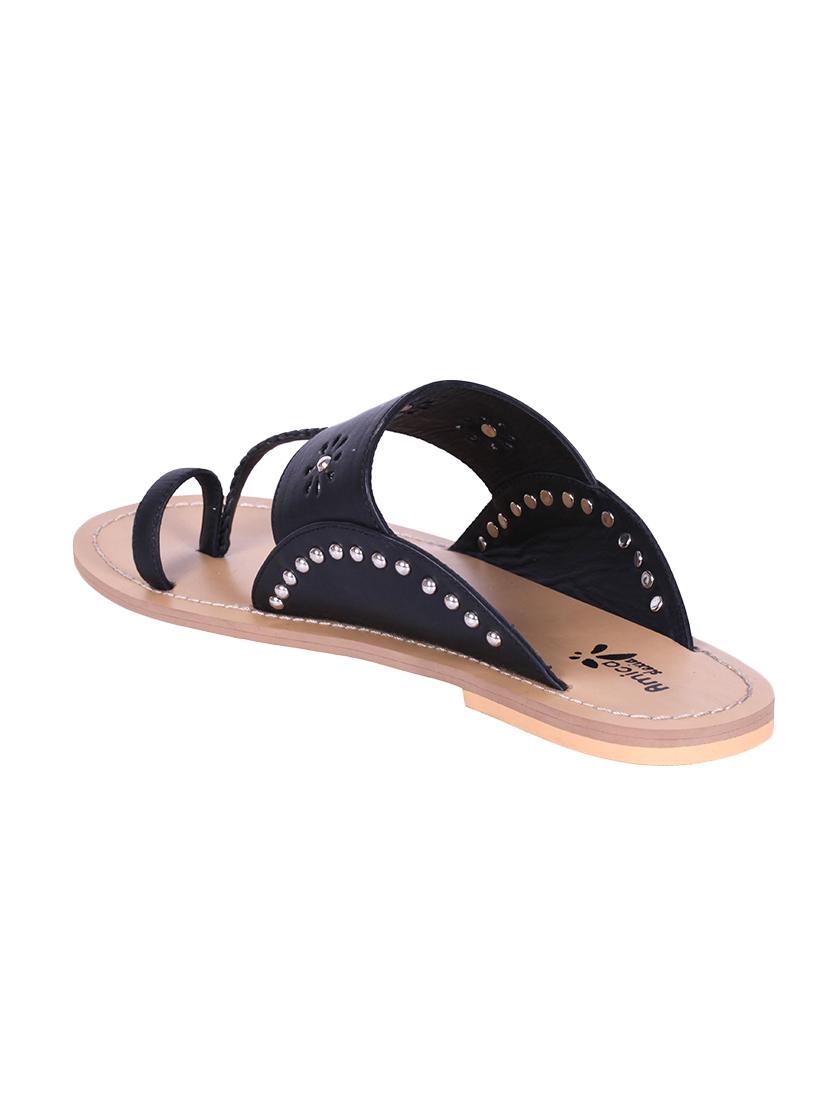 black one toe kolhapuris - 15650248 - Zoom Image - 3
