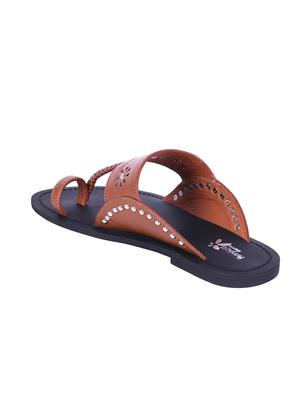brown one toe kolhapuris - 15650249 - Standard Image - 3