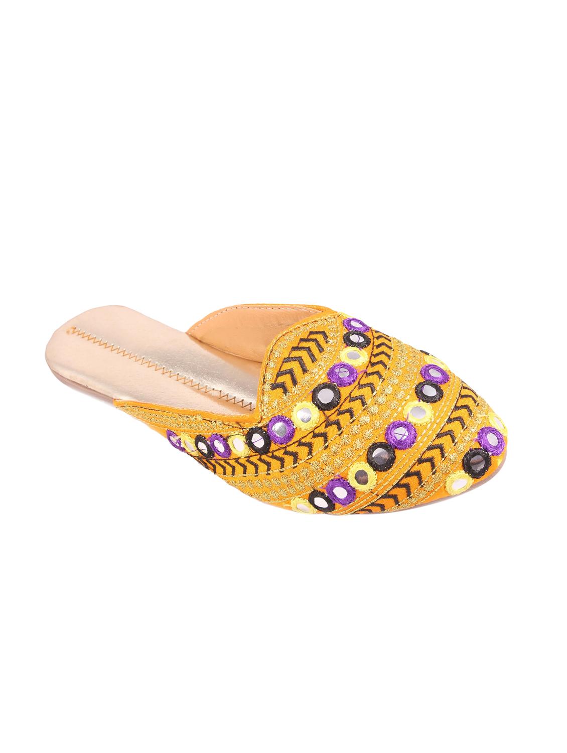 yellow slip on jutis - 15710289 - Zoom Image - 1