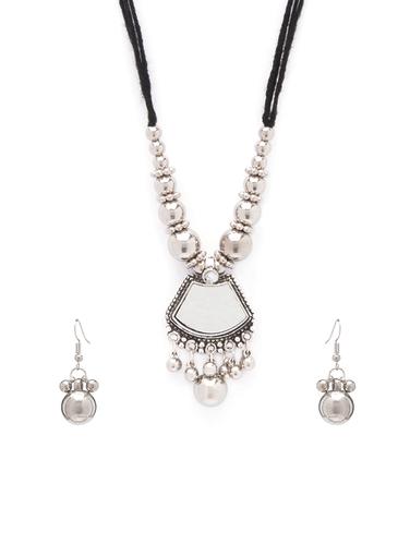silver metal necklaces and earring - 15731221 - Very Small Image - 1