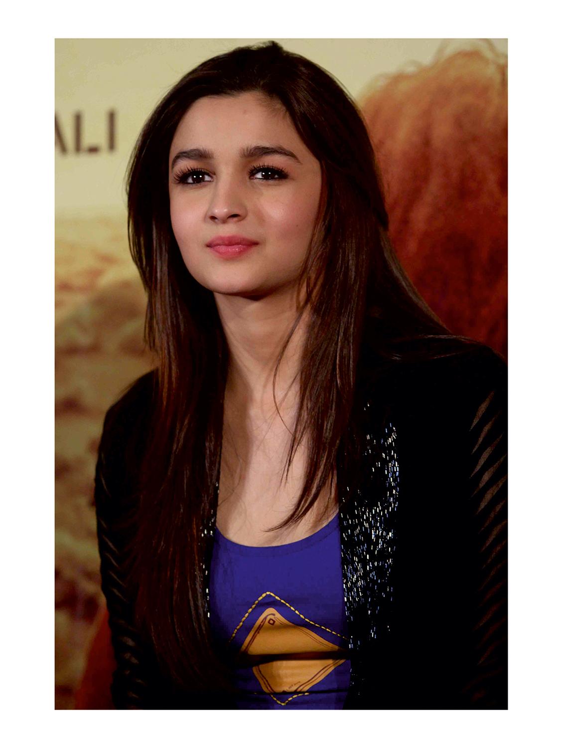Rawpockets"Alia Bhatt"Wall posters (PaperBoard,33cmX48cm) - 15732326 - Zoom Image - 1